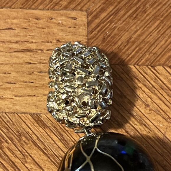 Very Fun Vintage Goldtone Black & Gold Painted Ball Modernist Clip On Earrings - Picture 4 of 7
